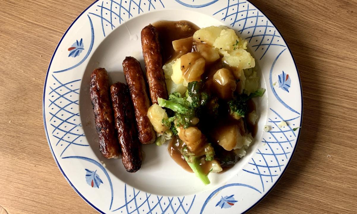 four chipolata sausages served with a mixture of seasoned potatoes and broccoli