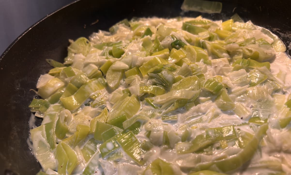 leeks in a cream and nutmeg sauce