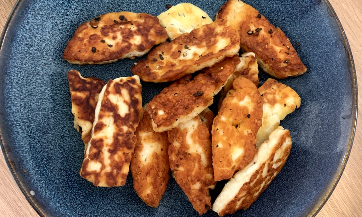 slices of  halloumi in a glazed blue bowl