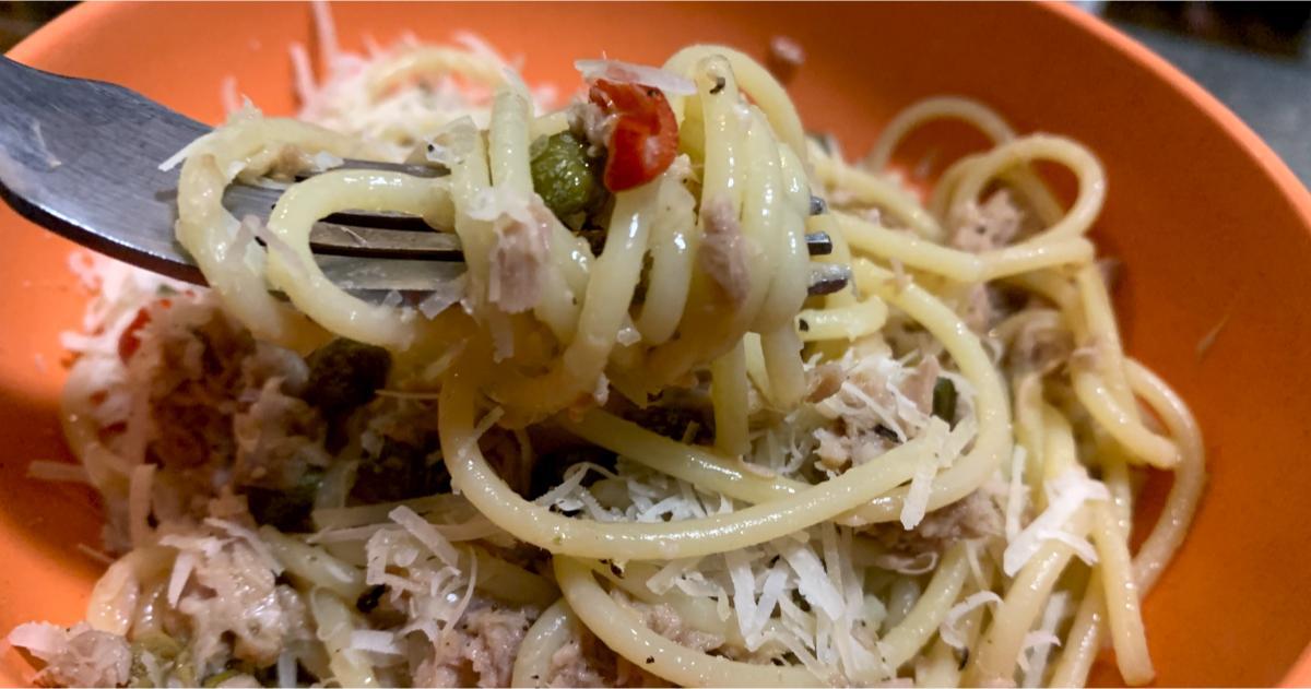 Spaghetti with Tuna, Chilli, Garlic and Capers 