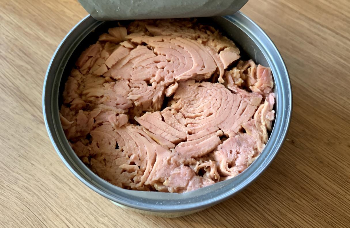 a tin of no-drain tuna