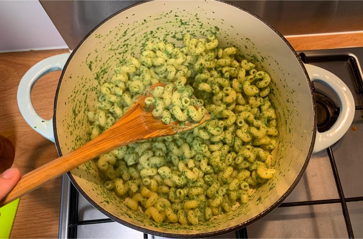 spinach and cream cheese pasta sauce with spirali